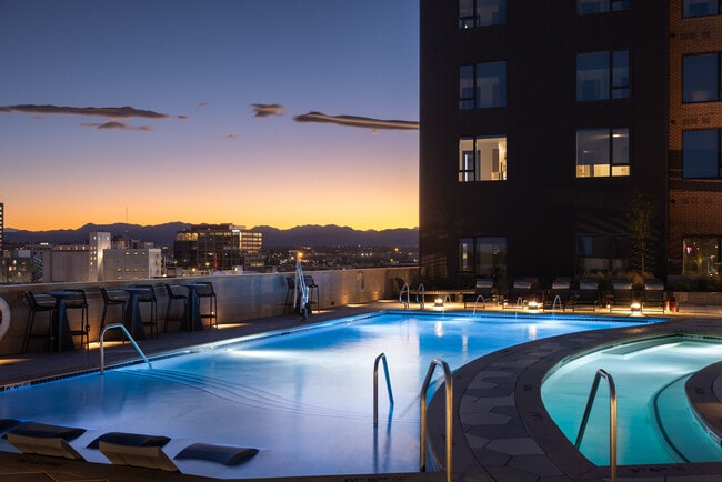 NOVEL RiNo by Crescent Communities in Denver, CO - Foto de edificio - Building Photo