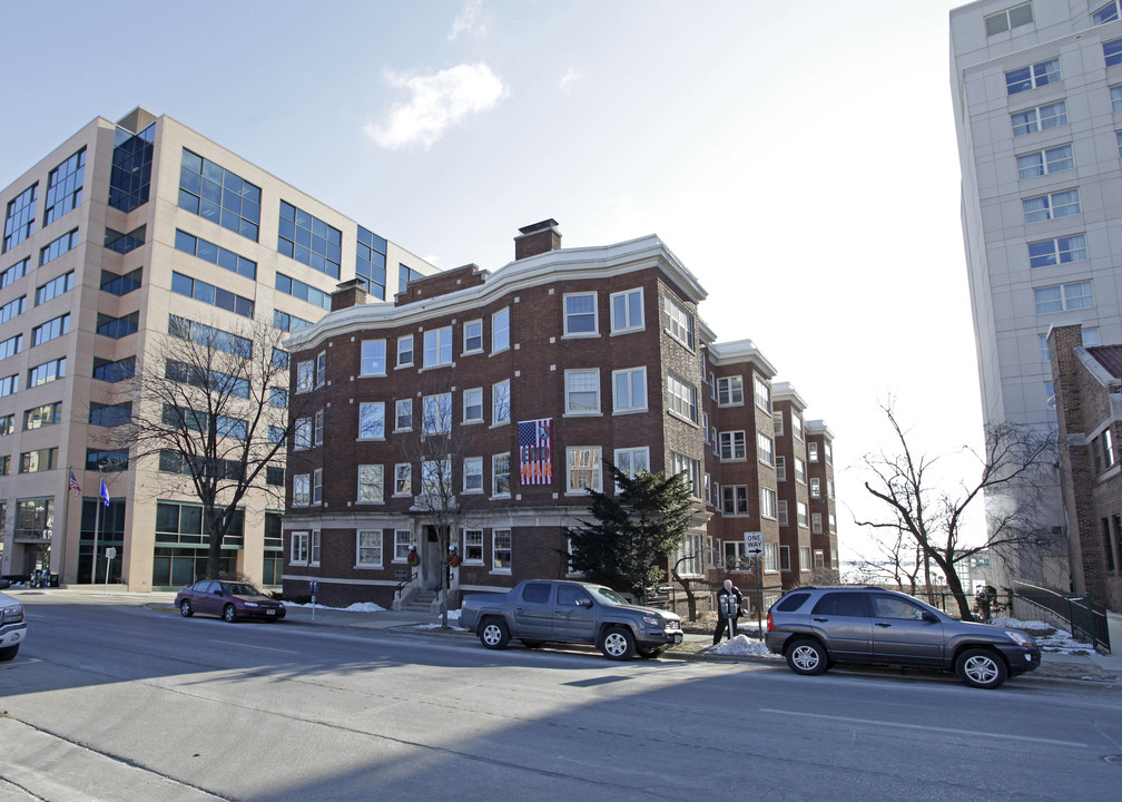 Bellevue Apartments in Madison, WI - Building Photo