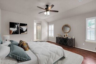 122 Snug Harbor Dr in Montgomery, TX - Building Photo