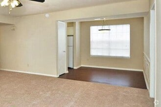 6125 E Wonsley Dr, Unit 133 in Austin, TX - Building Photo - Building Photo