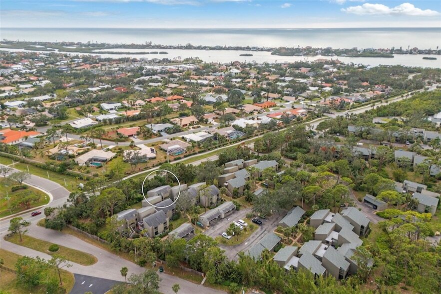 129 Woodland Pl in Osprey, FL - Building Photo