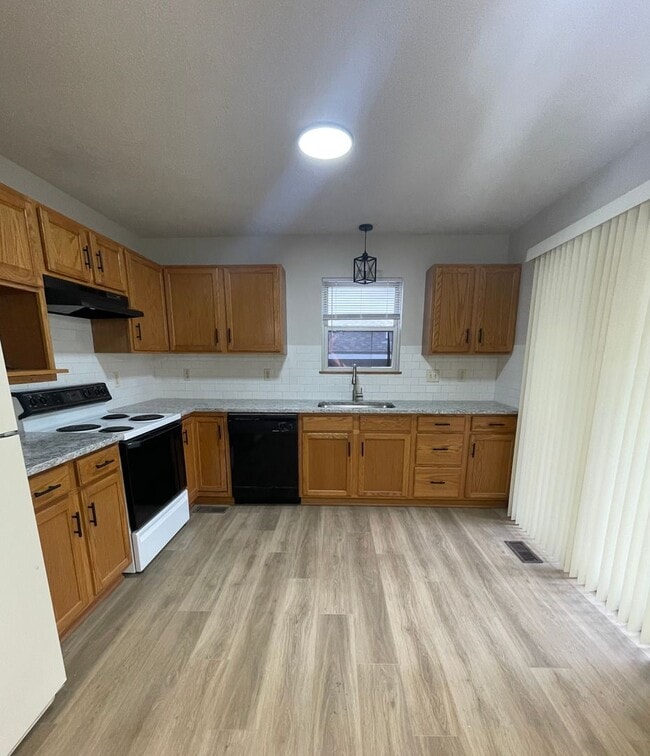 514 Songbird St in Derby, KS - Building Photo - Building Photo