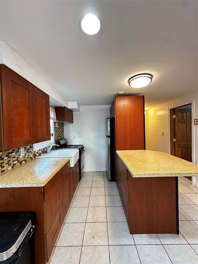 457 Clocks Blvd in Massapequa, NY - Building Photo - Building Photo