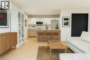 215 Raglan St in Woodstock, ON - Building Photo