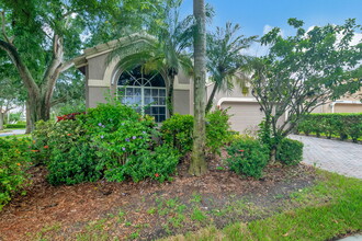 10036 Diamond Lake Rd in Boynton Beach, FL - Building Photo - Building Photo