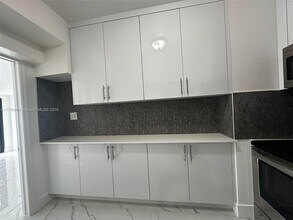 2900 SW 23rd St in Miami, FL - Building Photo - Building Photo