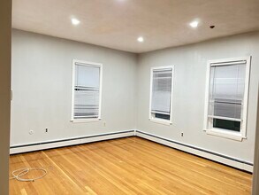 318 Granite St in Quincy, MA - Building Photo - Building Photo