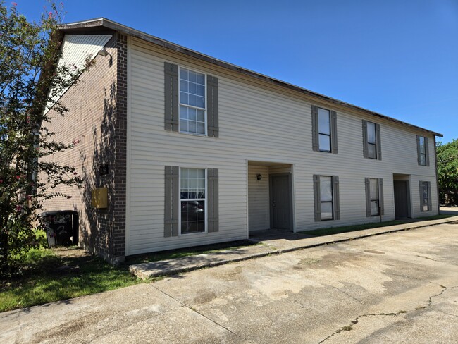 1849 Southpointe Dr, Unit 4 in Baton Rouge, LA - Foto de edificio - Building Photo