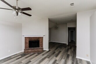 1226 Misty Meadow Dr in Midlothian, TX - Foto de edificio - Building Photo