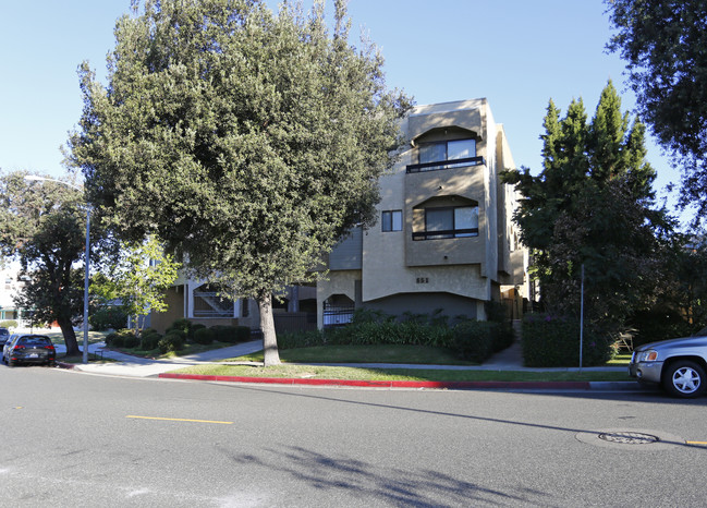 651 W California Ave in Glendale, CA - Foto de edificio - Building Photo