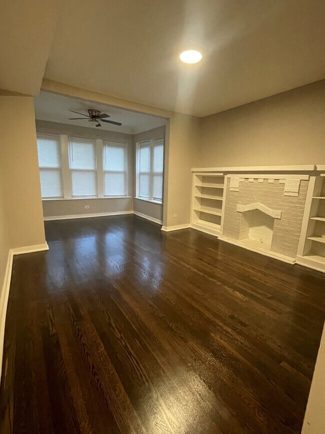 6842 S East End Ave, Unit 3 in Chicago, IL - Building Photo - Building Photo