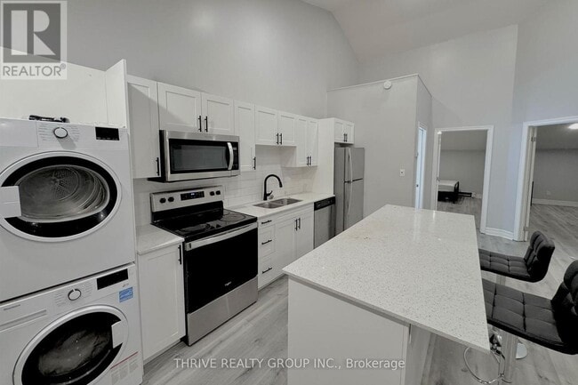 268 Talbot St in St Thomas, ON - Building Photo - Building Photo