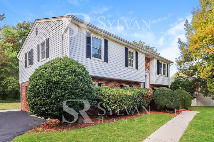 3012 Wildwood Ave in Colonial Heights, VA - Building Photo