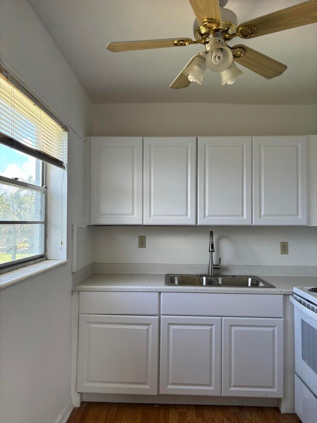 40 Waltham B in West Palm Beach, FL - Building Photo - Building Photo