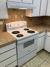 2429 NE Saratoga St in Portland, OR - Building Photo - Building Photo