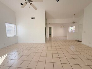 2645 Country Golf Dr in Wellington, FL - Building Photo - Building Photo