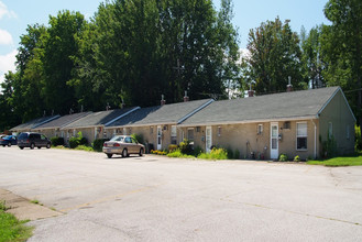 Holly Ridge Apartments in Madison, OH - Building Photo - Building Photo