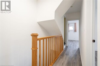 9 Stirton St in Hamilton, ON - Building Photo - Building Photo