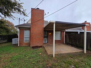 3945 Oak Branch Cir E in Memphis, TN - Building Photo - Building Photo