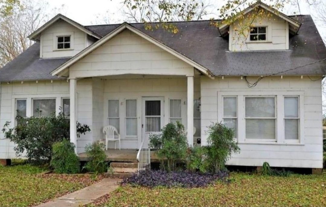 2223 Co Rd 107 in Wharton, TX - Building Photo