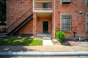2255 Braeswood Park Dr in Houston, TX - Building Photo
