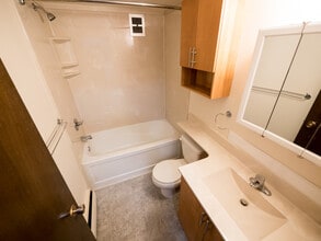 11010 82 St NW, Unit White Ridge in Edmonton, AB - Building Photo - Building Photo