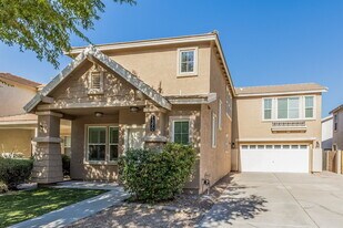 1390 S Longspur Ln in Gilbert, AZ - Building Photo