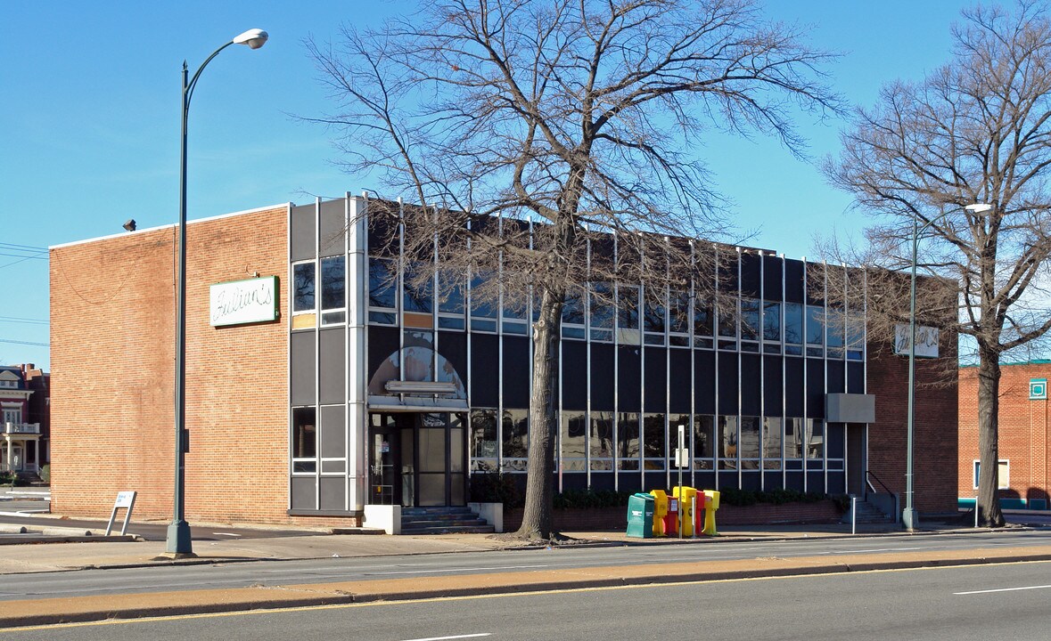 2617 W Broad St in Richmond, VA - Building Photo