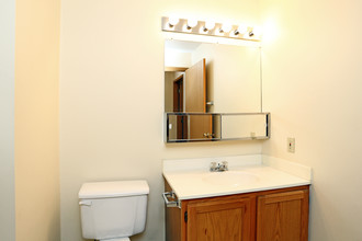 Brookfield Apartments in Newton, IA - Building Photo - Interior Photo