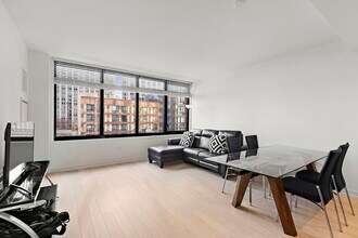 155 Bay St in Jersey City, NJ - Building Photo - Building Photo