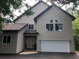 701 Cherokee Path, Unit 701 in Lake Mills, WI - Building Photo