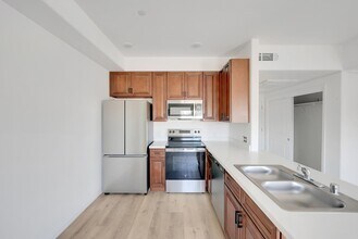 2030 Millennium Wy in Hanford, CA - Building Photo - Building Photo