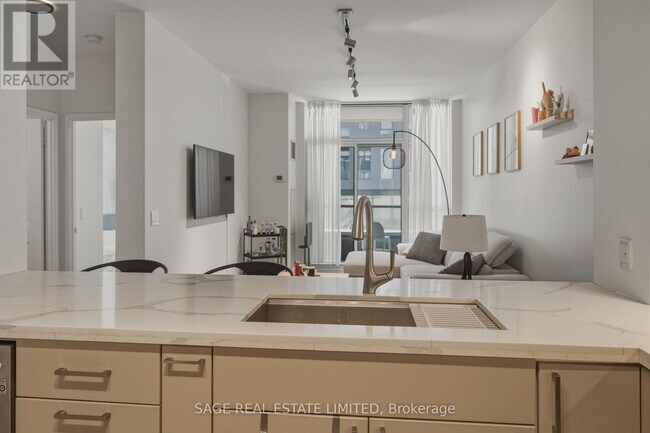 88 Broadway Ave in Toronto, ON - Building Photo - Building Photo