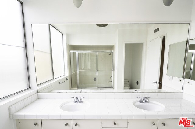 440 S Roxbury Dr-Unit -202 in Beverly Hills, CA - Building Photo - Building Photo