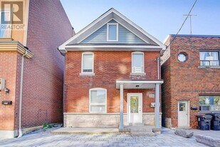 166 Vaughan Rd in Toronto, ON - Building Photo