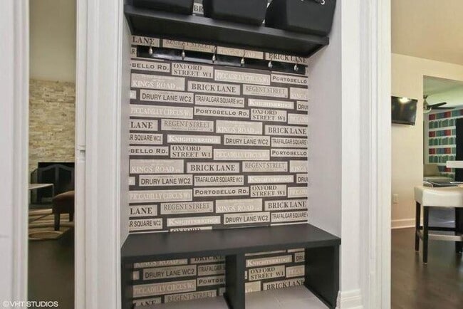 908 E Hampton Rd in Whitefish Bay, WI - Building Photo - Building Photo