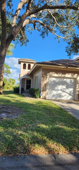 1826 E Sanderling Ln in Fort Pierce, FL - Foto de edificio