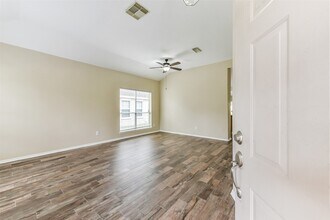 9127 Willow Crossing Dr in Houston, TX - Building Photo - Building Photo