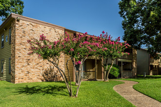 Laurel Parc in Shreveport, LA - Building Photo - Building Photo