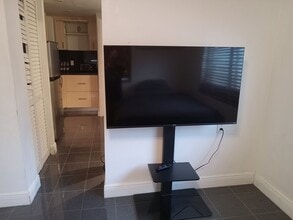 1001 NE 88th St in Miami, FL - Foto de edificio - Building Photo