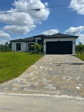 1022 Candlelight Dr in Lehigh Acres, FL - Building Photo - Building Photo