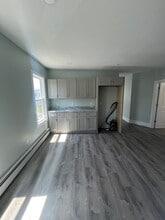 151 Pilgrim Ave, Unit 2 in Worcester, MA - Foto de edificio - Building Photo