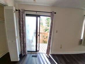 217 Bridgewater Dr in Newport News, VA - Foto de edificio - Building Photo