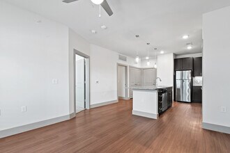 The Sutherland in Grand Prairie, TX - Foto de edificio - Building Photo