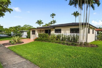 6331 SW 18th St in Miami, FL - Building Photo - Building Photo