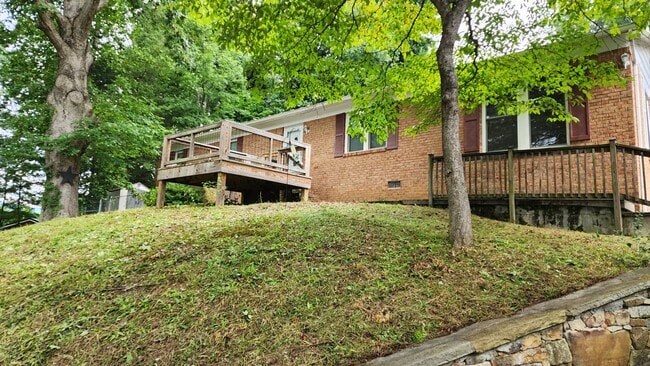 51 Belleview Rd in Waynesville, NC - Building Photo - Building Photo