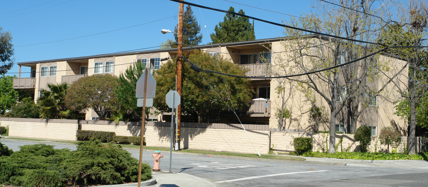 Skylark Apartments in Fremont, CA - Building Photo