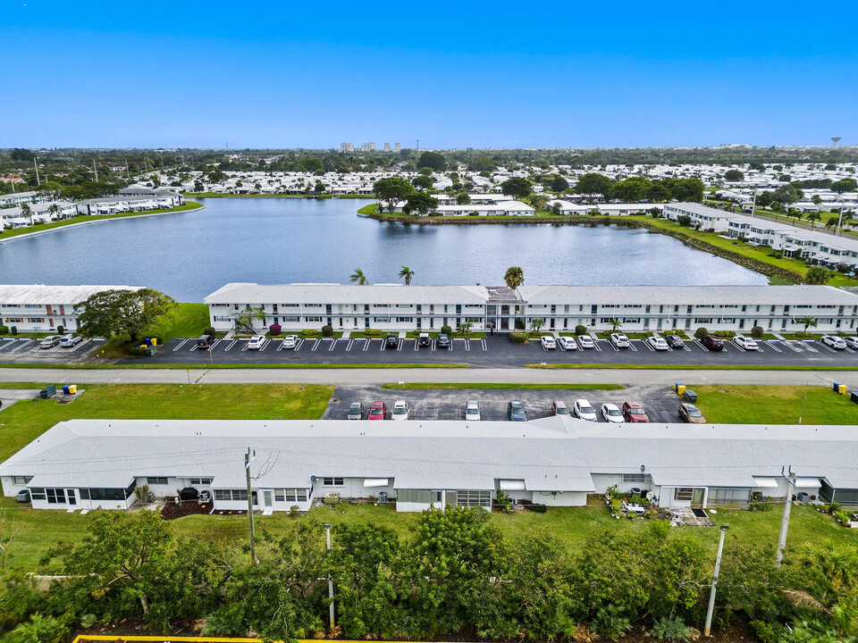 1119 Lake Terrace in Boynton Beach, FL - Building Photo