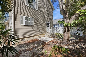 353 Leawood Cir in Naples, FL - Building Photo - Building Photo