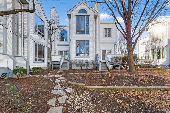 property at 28 Columbus Square Dr